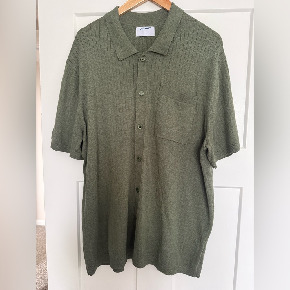 Old Navy Men's Green Short Sleeve button down shirt